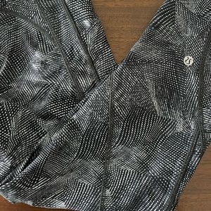 LULULEMON BLACK AND WHITE TIME TO SWEAT PANTS 8